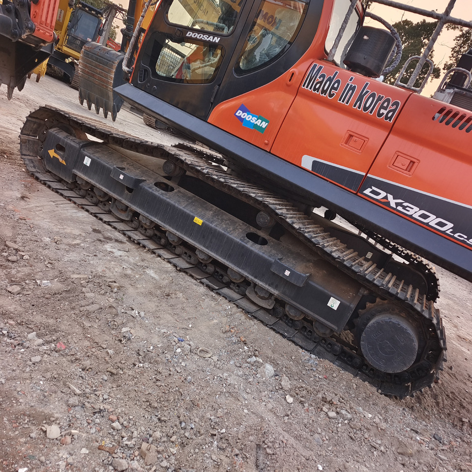 DOOSAN DX300 DX300LC - 9C DX300 LCA - Bager gusjeničar: slika DOOSAN DX300 DX300LC - 9C DX300 LCA - Bager gusjeničar DOOSAN DX300 DX300LC - 9C DX300 LCA - Bager gusjeničar: slika DOOSAN DX300 DX300LC - 9C DX300 LCA - Bager gusjeničar