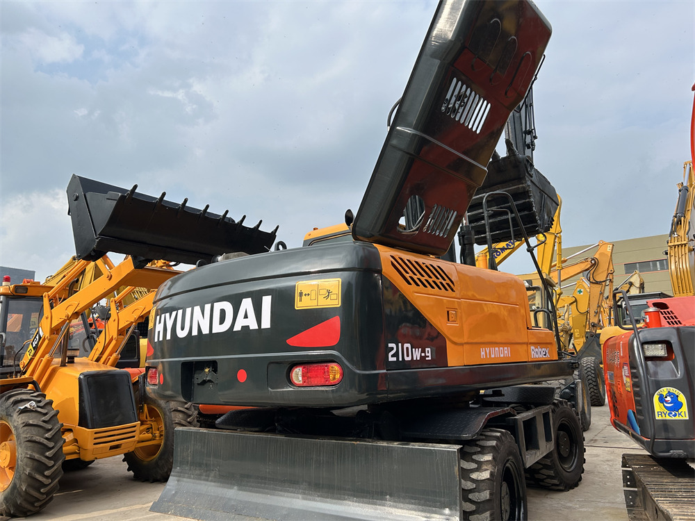 HYUNDAI 210W-9S - Bager na kotačima: slika HYUNDAI 210W-9S - Bager na kotačima HYUNDAI 210W-9S - Bager na kotačima: slika HYUNDAI 210W-9S - Bager na kotačima