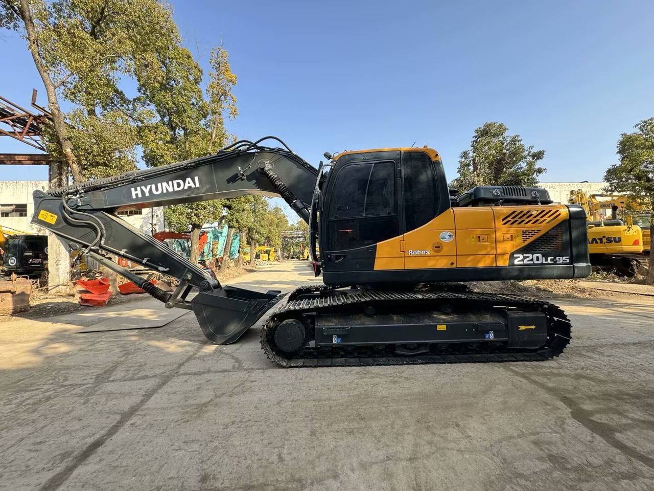 HYUNDAI 220LC-9S - Bager gusjeničar: slika HYUNDAI 220LC-9S - Bager gusjeničar HYUNDAI 220LC-9S - Bager gusjeničar: slika HYUNDAI 220LC-9S - Bager gusjeničar