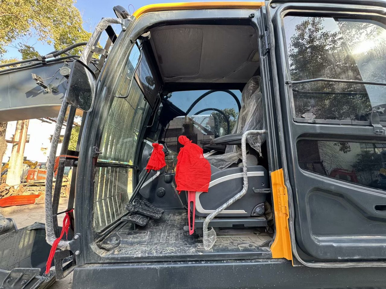 HYUNDAI 220LC-9S - Bager gusjeničar: slika HYUNDAI 220LC-9S - Bager gusjeničar HYUNDAI 220LC-9S - Bager gusjeničar: slika HYUNDAI 220LC-9S - Bager gusjeničar