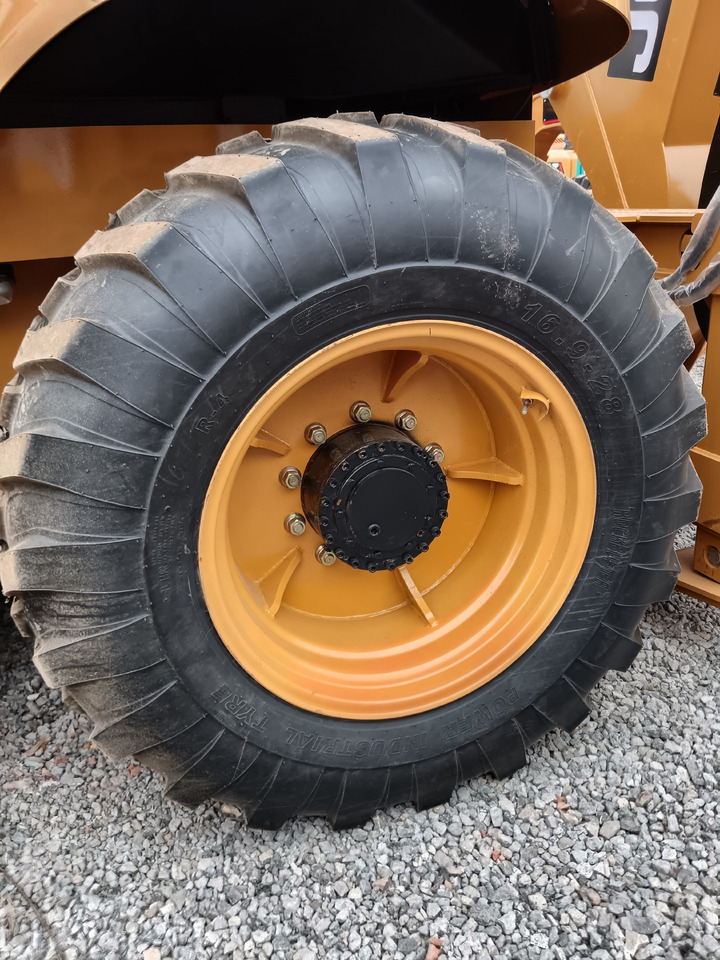 JCB 4CX - Rovokopač-utovarivač: slika JCB 4CX - Rovokopač-utovarivač JCB 4CX - Rovokopač-utovarivač: slika JCB 4CX - Rovokopač-utovarivač