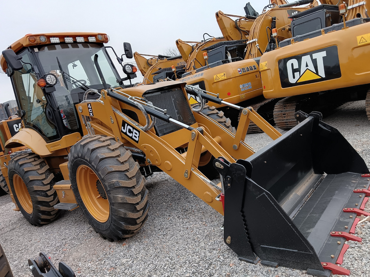 JCB 4CX - Rovokopač-utovarivač: slika JCB 4CX - Rovokopač-utovarivač JCB 4CX - Rovokopač-utovarivač: slika JCB 4CX - Rovokopač-utovarivač