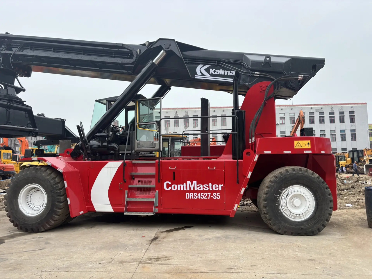 KALMAR DRS4527-S5 - Dohvatni viličar: slika KALMAR DRS4527-S5 - Dohvatni viličar KALMAR DRS4527-S5 - Dohvatni viličar: slika KALMAR DRS4527-S5 - Dohvatni viličar