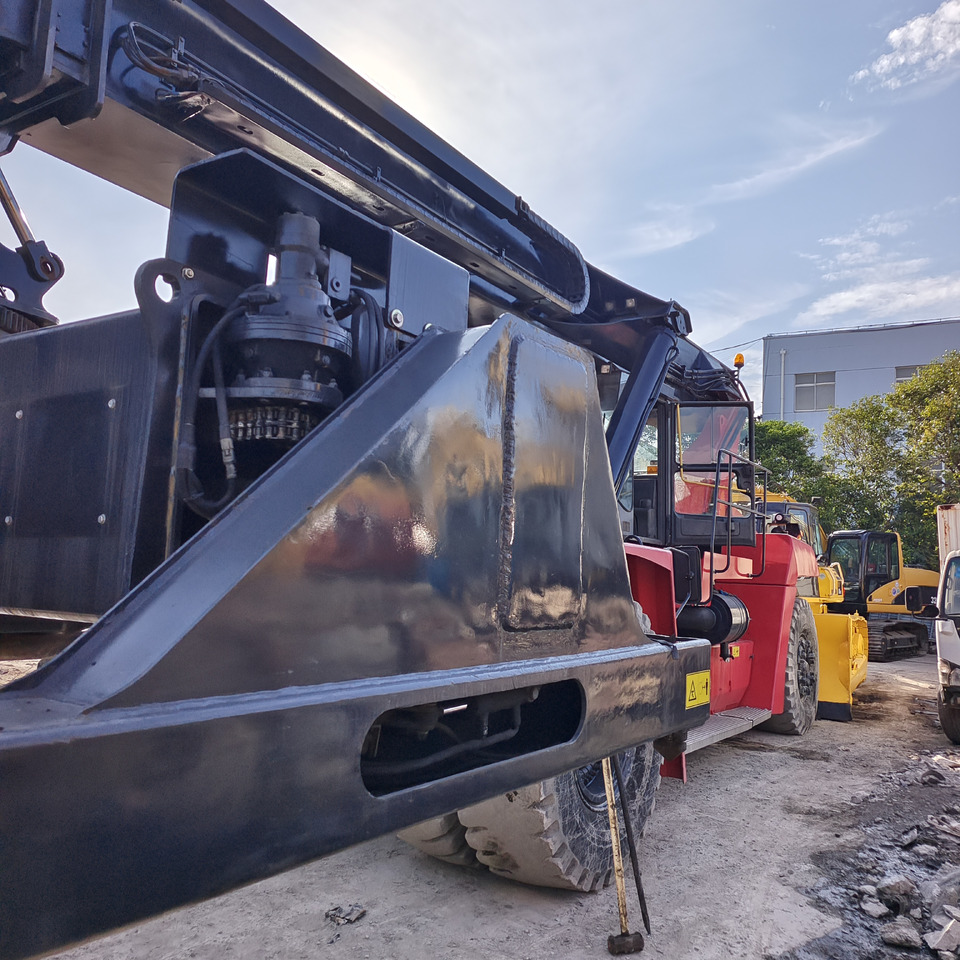 KALMAR DRT450 45 TON DRF 450 DRU450 DRD 450 - Dohvatni viličar: slika KALMAR DRT450 45 TON DRF 450 DRU450 DRD 450 - Dohvatni viličar KALMAR DRT450 45 TON DRF 450 DRU450 DRD 450 - Dohvatni viličar: slika KALMAR DRT450 45 TON DRF 450 DRU450 DRD 450 - Dohvatni viličar