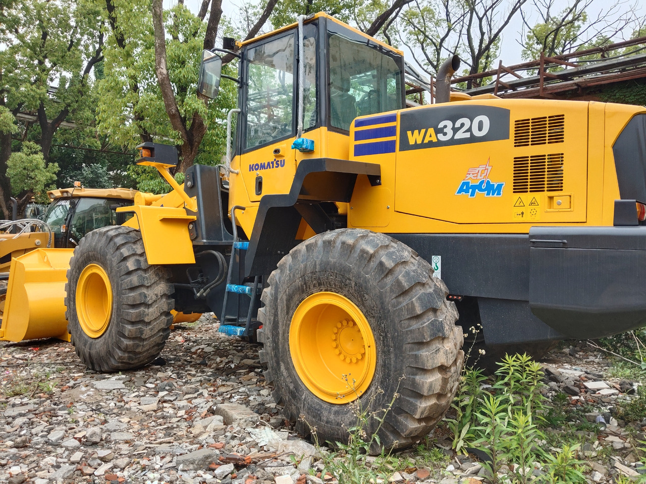 KOMATSU WA320 - Utovarivač na kotačima: slika KOMATSU WA320 - Utovarivač na kotačima KOMATSU WA320 - Utovarivač na kotačima: slika KOMATSU WA320 - Utovarivač na kotačima