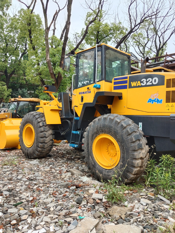KOMATSU WA320 - Utovarivač na kotačima: slika KOMATSU WA320 - Utovarivač na kotačima KOMATSU WA320 - Utovarivač na kotačima: slika KOMATSU WA320 - Utovarivač na kotačima