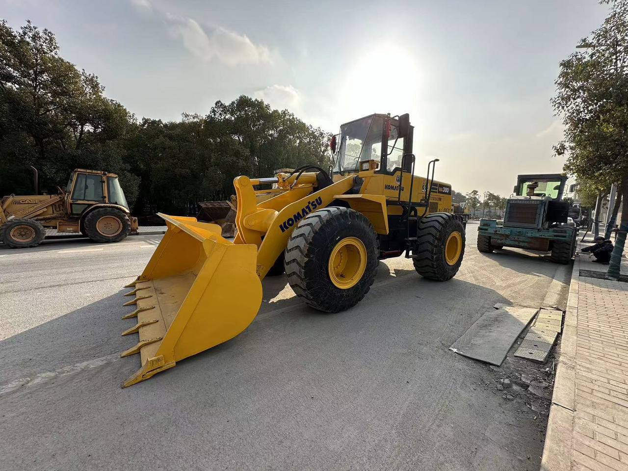 KOMATSU WA380 - Utovarivač na kotačima: slika KOMATSU WA380 - Utovarivač na kotačima KOMATSU WA380 - Utovarivač na kotačima: slika KOMATSU WA380 - Utovarivač na kotačima