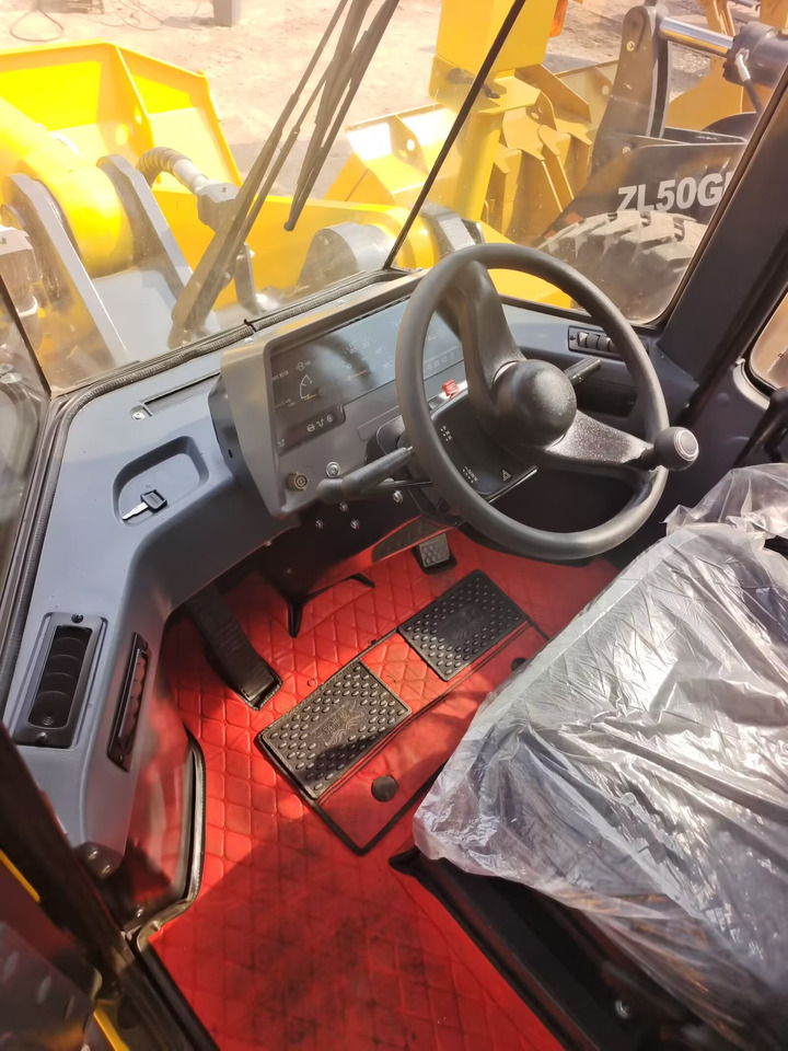 KOMATSU WA470-3 - Utovarivač na kotačima: slika KOMATSU WA470-3 - Utovarivač na kotačima KOMATSU WA470-3 - Utovarivač na kotačima: slika KOMATSU WA470-3 - Utovarivač na kotačima