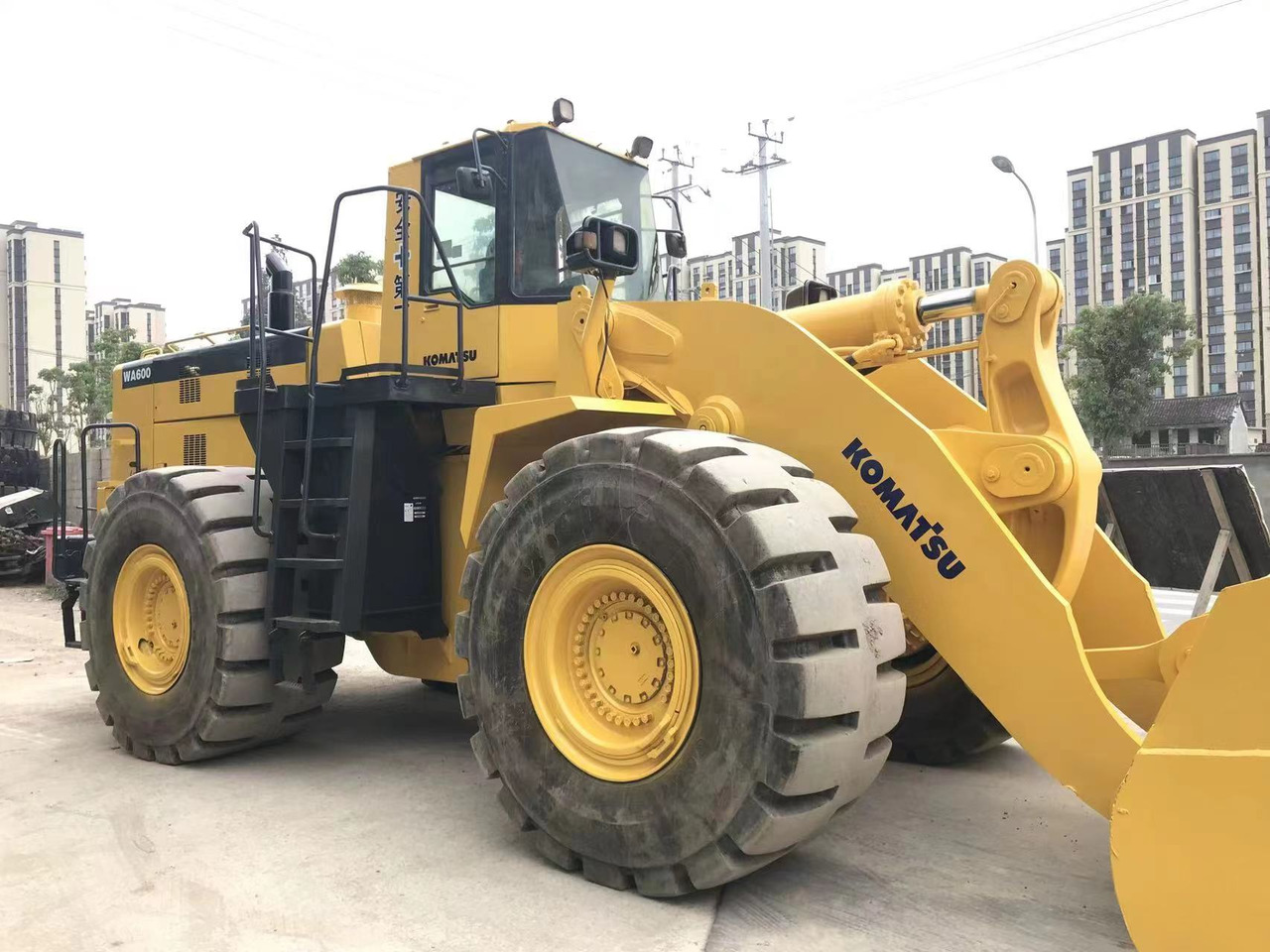 KOMATSU WA600-6 - Utovarivač na kotačima: slika KOMATSU WA600-6 - Utovarivač na kotačima KOMATSU WA600-6 - Utovarivač na kotačima: slika KOMATSU WA600-6 - Utovarivač na kotačima