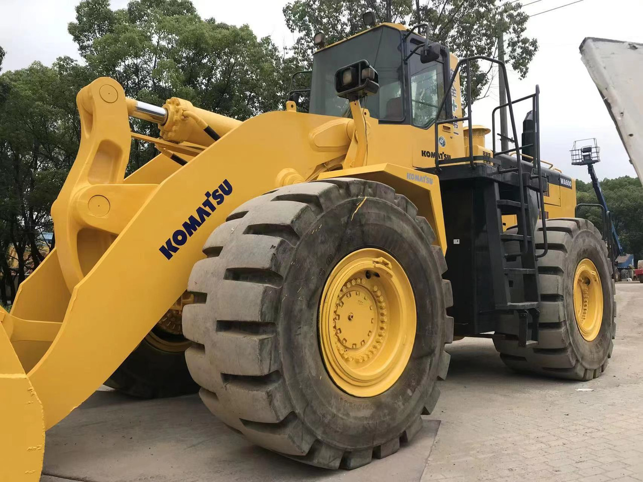 KOMATSU WA600-6 - Utovarivač na kotačima: slika KOMATSU WA600-6 - Utovarivač na kotačima KOMATSU WA600-6 - Utovarivač na kotačima: slika KOMATSU WA600-6 - Utovarivač na kotačima