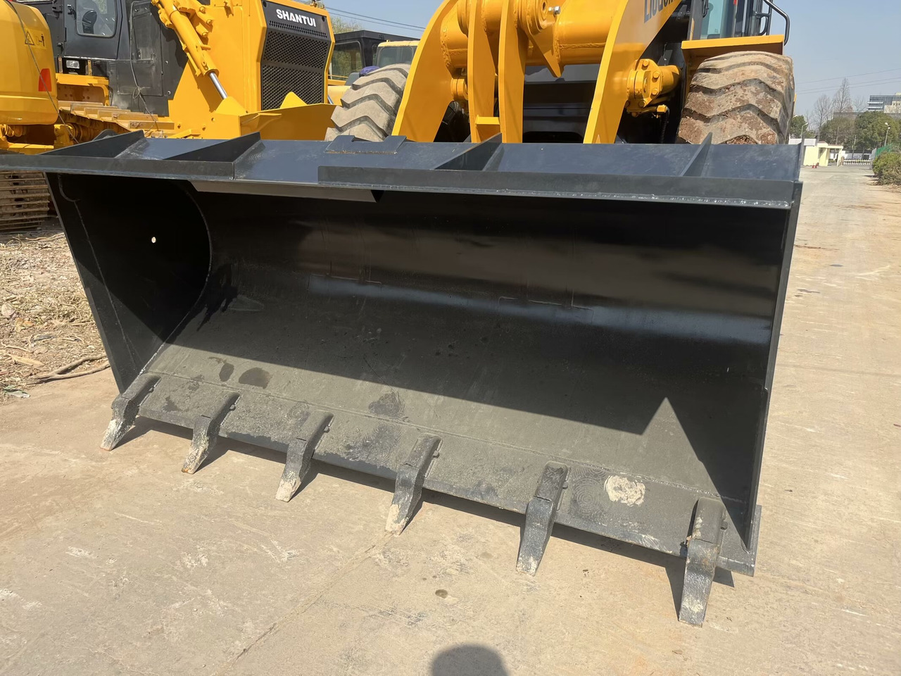 LIUGONG 835 - Utovarivač na kotačima: slika LIUGONG 835 - Utovarivač na kotačima LIUGONG 835 - Utovarivač na kotačima: slika LIUGONG 835 - Utovarivač na kotačima