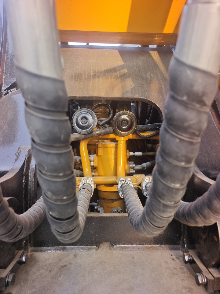 SANY 215H 215C - Bager gusjeničar: slika SANY 215H 215C - Bager gusjeničar SANY 215H 215C - Bager gusjeničar: slika SANY 215H 215C - Bager gusjeničar