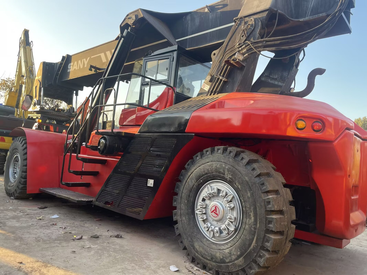 SANY SRSC 45 C30 45 TON REACH STACKER - Dohvatni viličar: slika SANY SRSC 45 C30 45 TON REACH STACKER - Dohvatni viličar SANY SRSC 45 C30 45 TON REACH STACKER - Dohvatni viličar: slika SANY SRSC 45 C30 45 TON REACH STACKER - Dohvatni viličar