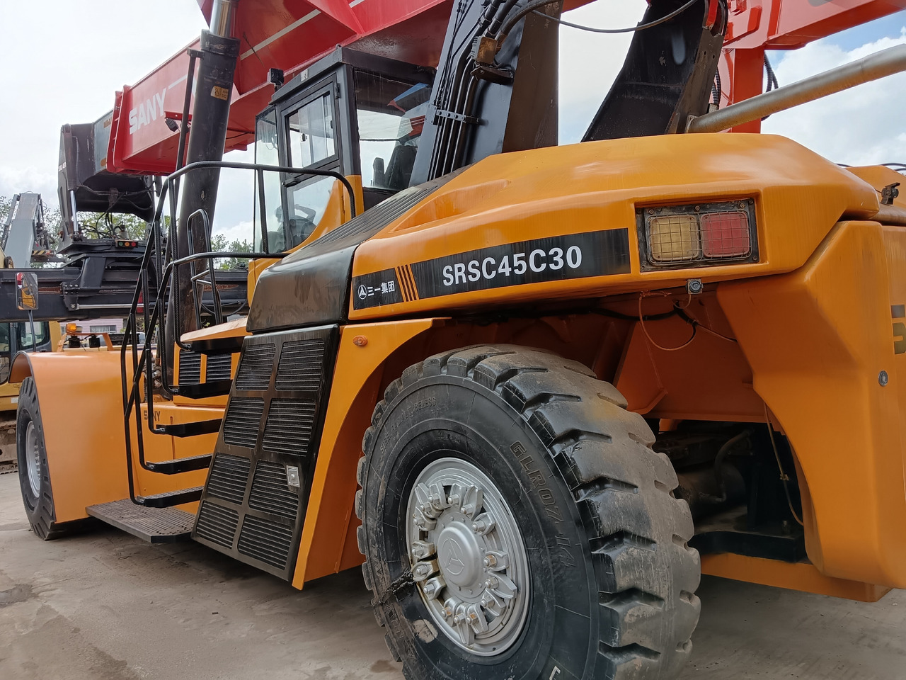 SANY SRSC45C30 45TON REACH STACKER - Dohvatni viličar: slika SANY SRSC45C30 45TON REACH STACKER - Dohvatni viličar SANY SRSC45C30 45TON REACH STACKER - Dohvatni viličar: slika SANY SRSC45C30 45TON REACH STACKER - Dohvatni viličar