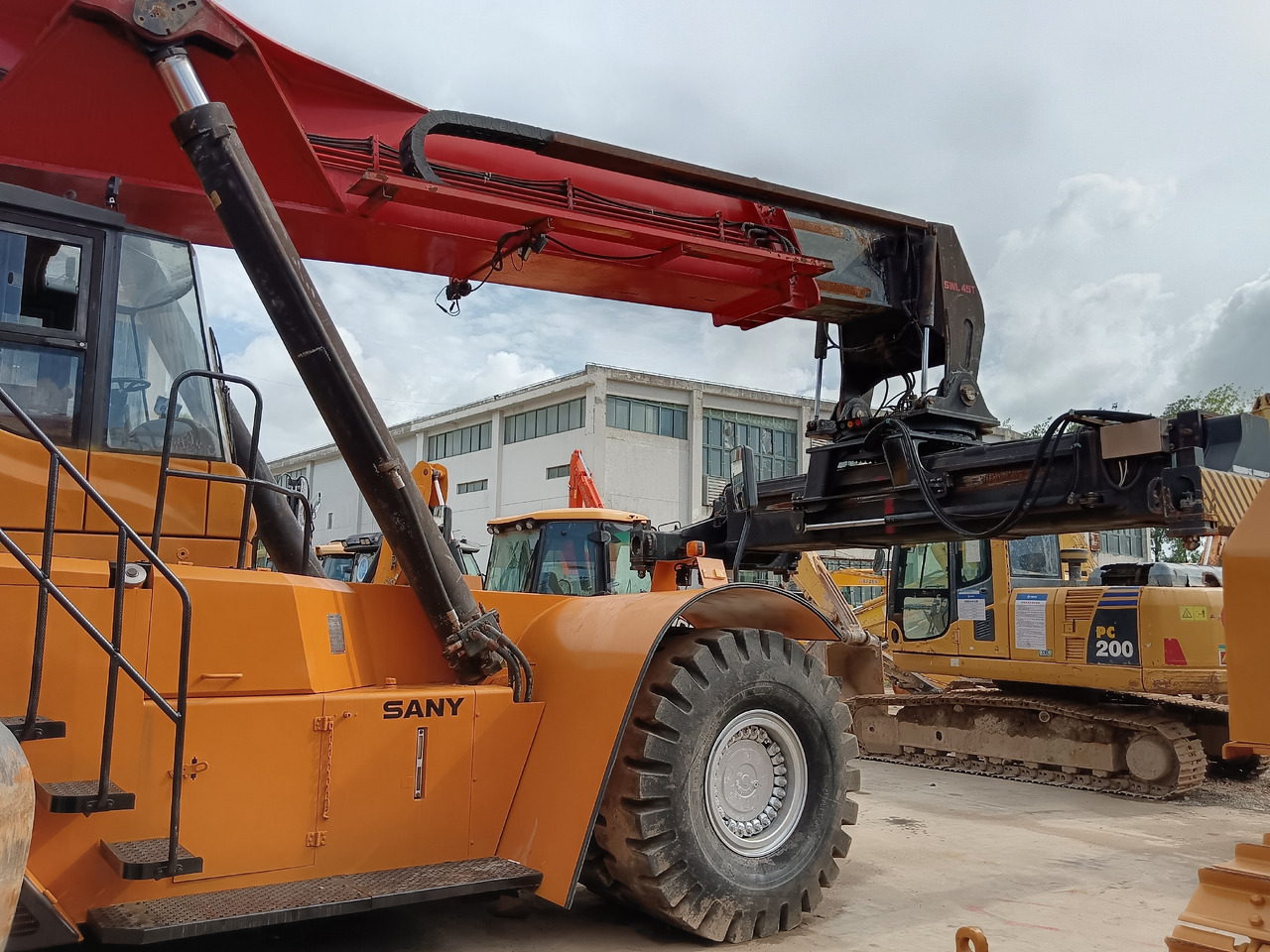 SANY SRSC45C30 45TON REACH STACKER - Dohvatni viličar: slika SANY SRSC45C30 45TON REACH STACKER - Dohvatni viličar SANY SRSC45C30 45TON REACH STACKER - Dohvatni viličar: slika SANY SRSC45C30 45TON REACH STACKER - Dohvatni viličar
