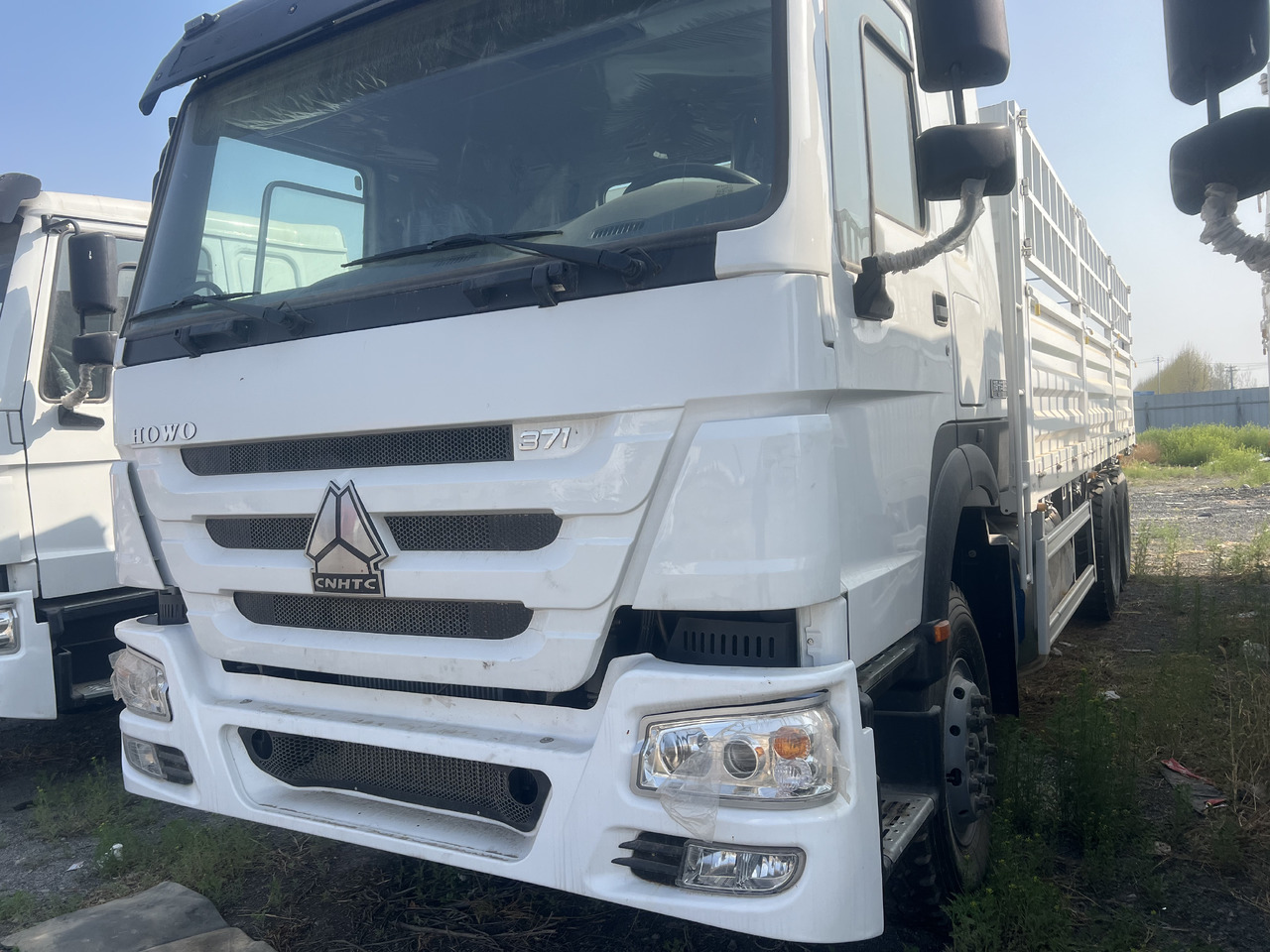 SINOTRUK HOWO 6*4 WITH FENCE - Kiper: slika SINOTRUK HOWO 6*4 WITH FENCE - Kiper SINOTRUK HOWO 6*4 WITH FENCE - Kiper: slika SINOTRUK HOWO 6*4 WITH FENCE - Kiper