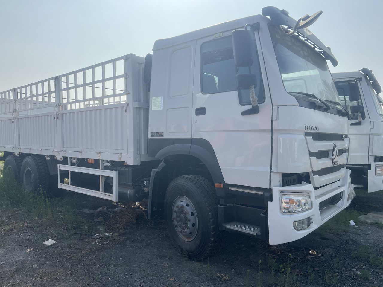 SINOTRUK HOWO 6*4 WITH FENCE - Kiper: slika SINOTRUK HOWO 6*4 WITH FENCE - Kiper SINOTRUK HOWO 6*4 WITH FENCE - Kiper: slika SINOTRUK HOWO 6*4 WITH FENCE - Kiper