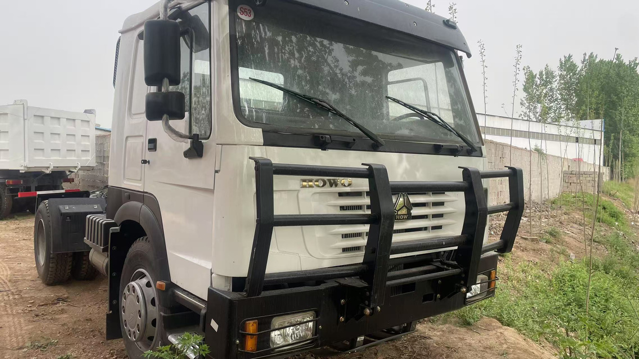 SINOTRUK HOWO 4*2 - Tegljač: slika SINOTRUK HOWO 4*2 - Tegljač SINOTRUK HOWO 4*2 - Tegljač: slika SINOTRUK HOWO 4*2 - Tegljač
