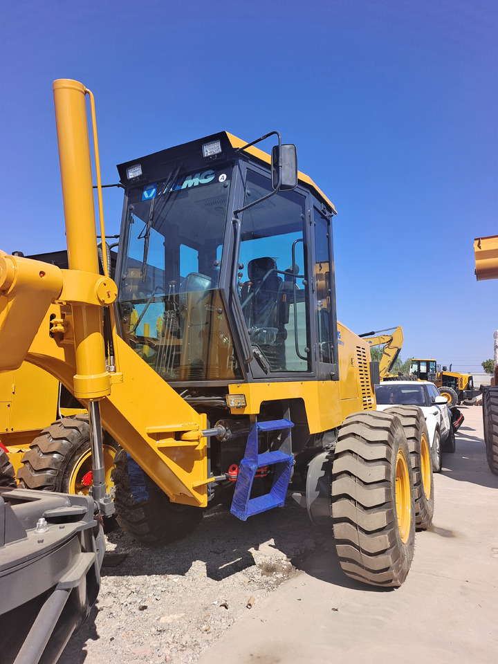 XCMG GR1803 - Grejder: slika XCMG GR1803 - Grejder XCMG GR1803 - Grejder: slika XCMG GR1803 - Grejder