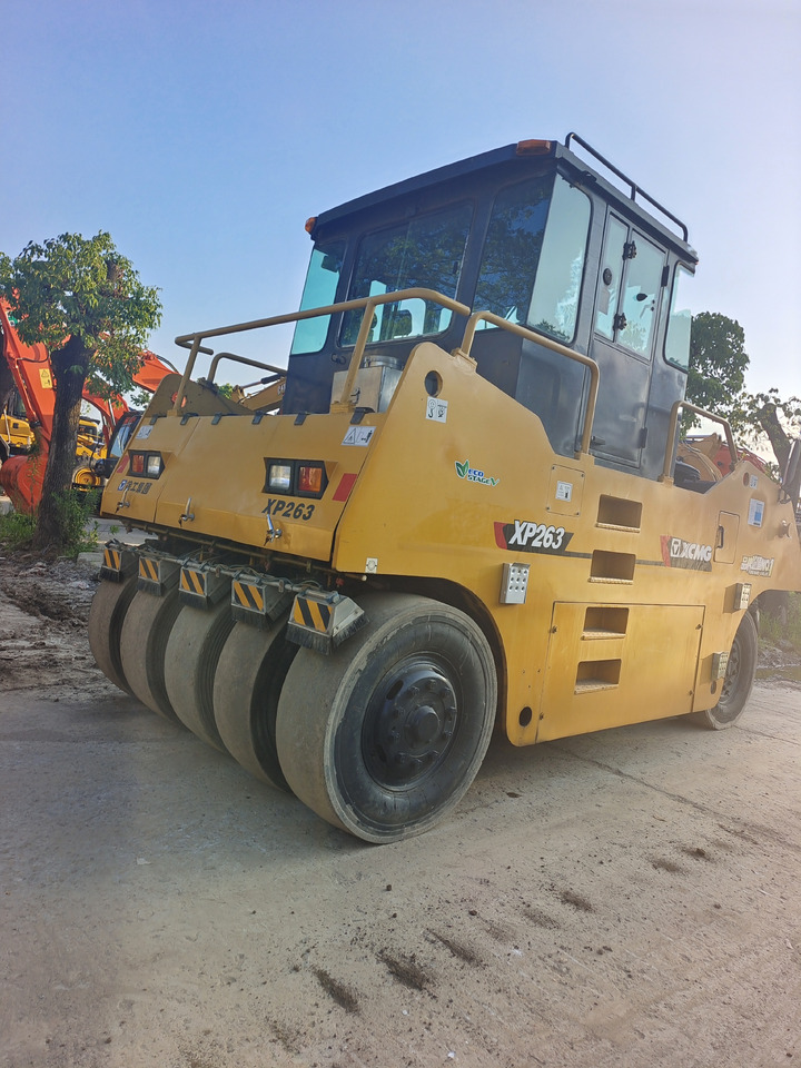 XCMG XP263 - Pneumatski valjak: slika XCMG XP263 - Pneumatski valjak XCMG XP263 - Pneumatski valjak: slika XCMG XP263 - Pneumatski valjak