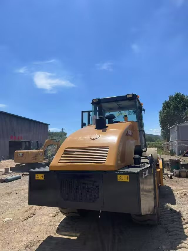 XCMG XS222J XS223J - Cestovni valjak: slika XCMG XS222J XS223J - Cestovni valjak XCMG XS222J XS223J - Cestovni valjak: slika XCMG XS222J XS223J - Cestovni valjak