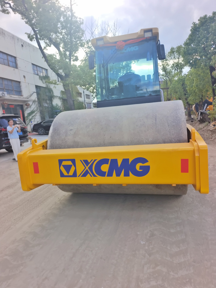XCMG XS223J - Cestovni valjak: slika XCMG XS223J - Cestovni valjak XCMG XS223J - Cestovni valjak: slika XCMG XS223J - Cestovni valjak