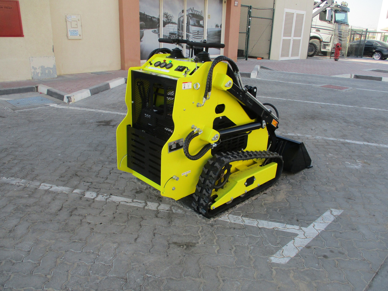 MACHPRO MPS330 Mini Skid Steer - Mini utovarivač: slika MACHPRO MPS330 Mini Skid Steer - Mini utovarivač MACHPRO MPS330 Mini Skid Steer - Mini utovarivač: slika MACHPRO MPS330 Mini Skid Steer - Mini utovarivač