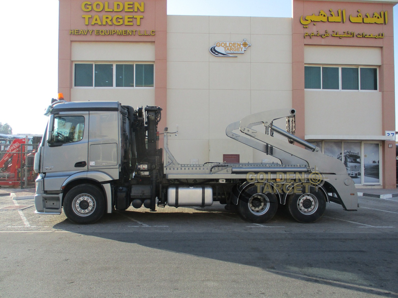 Utovarivač s proklizavajućim upravljanjem MERCEDES-BENZ 2642 6×2 DOUBLE SKIP LOADER with HIAB Crane: slika Utovarivač s proklizavajućim upravljanjem MERCEDES-BENZ 2642 6×2 DOUBLE SKIP LOADER with HIAB Crane