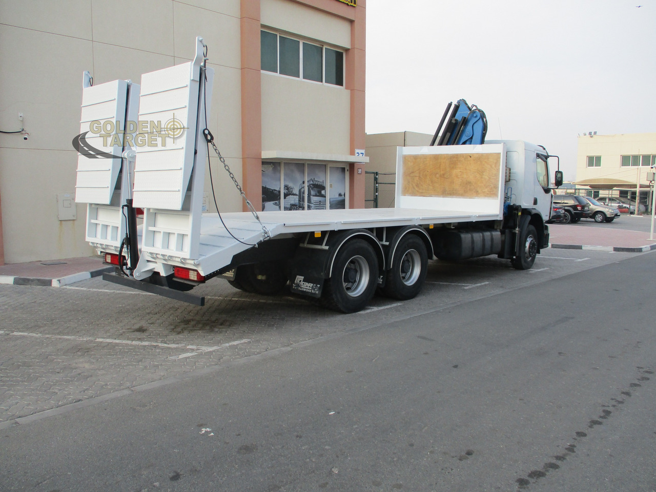 RENAULT Kerax 380 6×4 Crane Truck - Kamion s kranom: slika RENAULT Kerax 380 6×4 Crane Truck - Kamion s kranom RENAULT Kerax 380 6×4 Crane Truck - Kamion s kranom: slika RENAULT Kerax 380 6×4 Crane Truck - Kamion s kranom