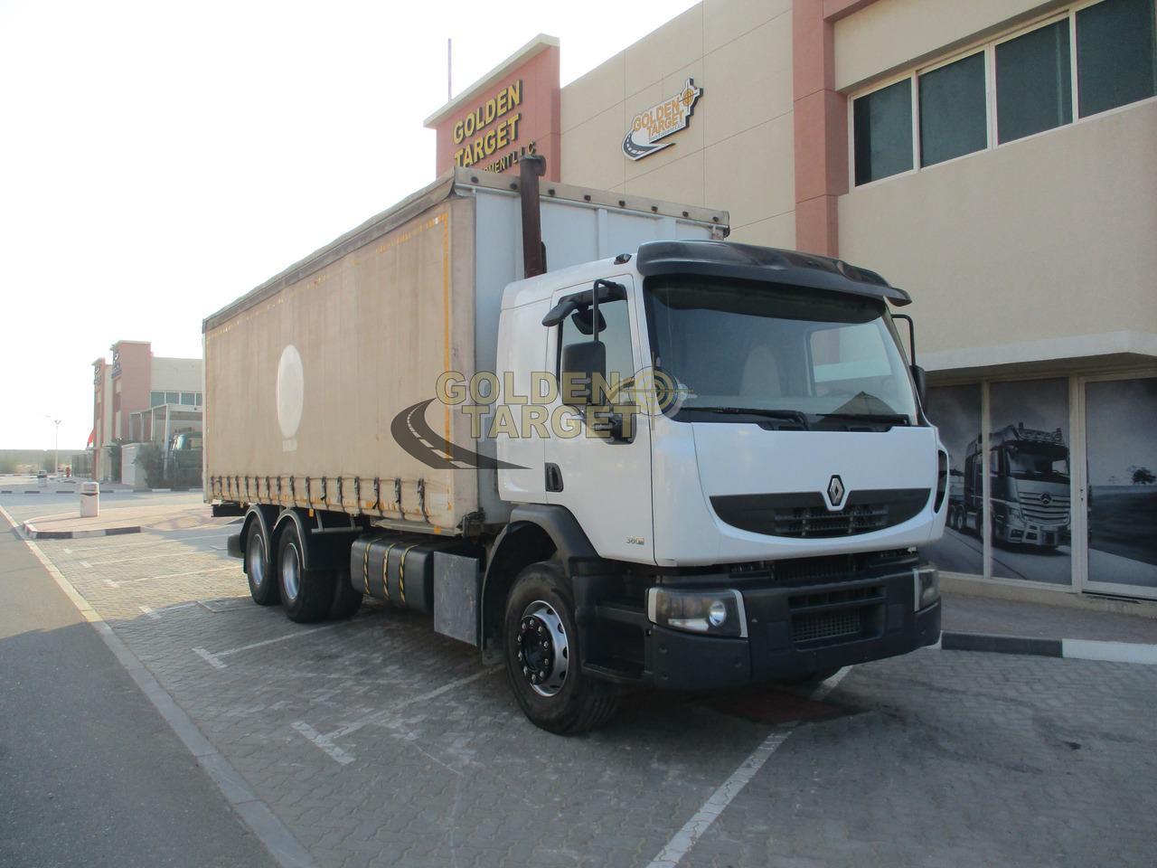 Renault KERAX 380 - Kamion s ceradom: slika Renault KERAX 380 - Kamion s ceradom Renault KERAX 380 - Kamion s ceradom: slika Renault KERAX 380 - Kamion s ceradom