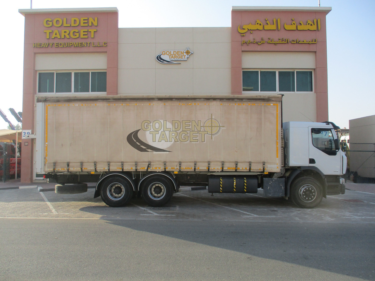 Renault KERAX 380 - Kamion s ceradom: slika Renault KERAX 380 - Kamion s ceradom Renault KERAX 380 - Kamion s ceradom: slika Renault KERAX 380 - Kamion s ceradom