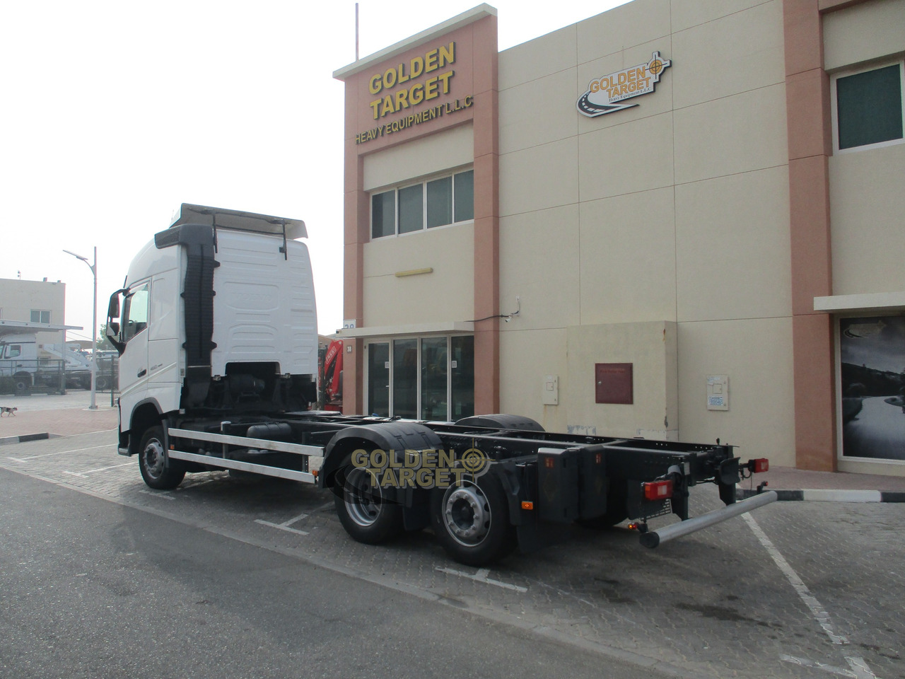 Volvo FH460 6×2 Chassis - Kamion-šasija: slika Volvo FH460 6×2 Chassis - Kamion-šasija Volvo FH460 6×2 Chassis - Kamion-šasija: slika Volvo FH460 6×2 Chassis - Kamion-šasija