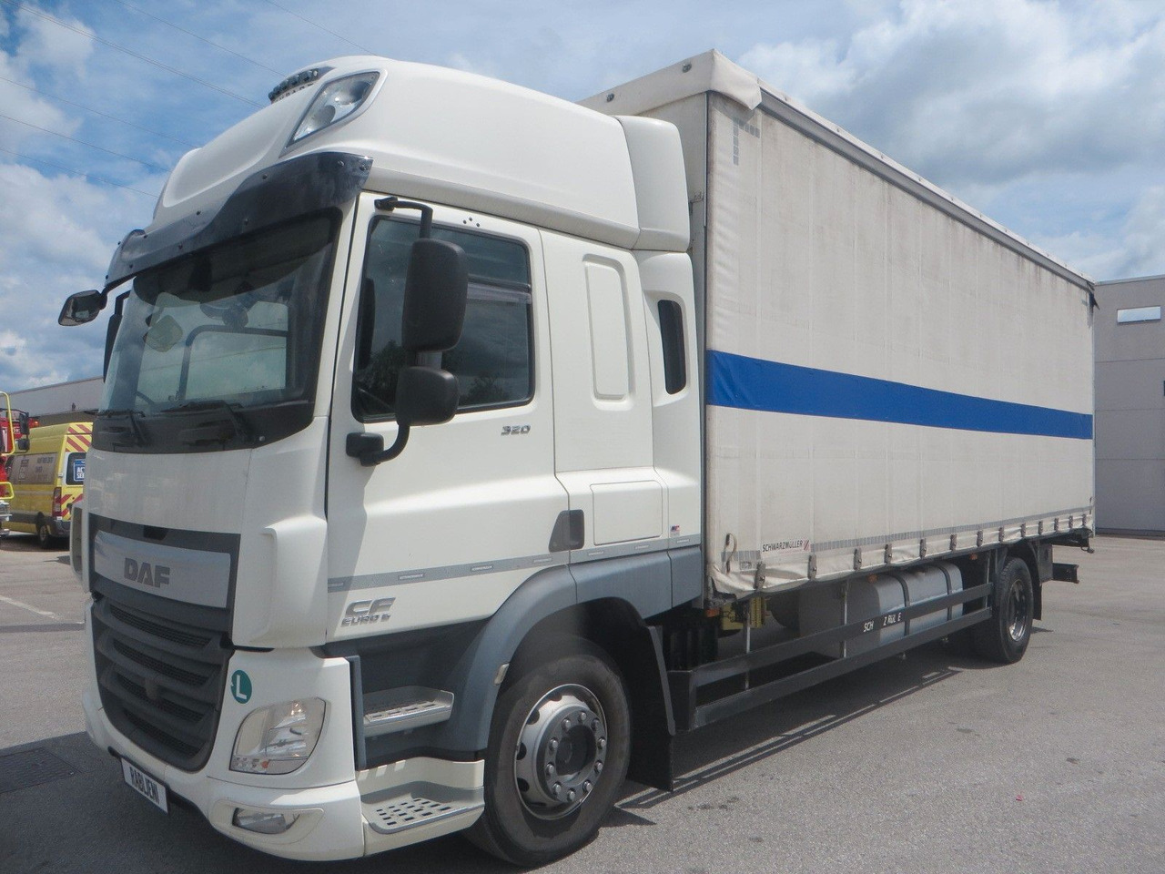 DAF CF320 4x2 18T Curtainside 7.70m - Kamion s ceradom: slika DAF CF320 4x2 18T Curtainside 7.70m - Kamion s ceradom DAF CF320 4x2 18T Curtainside 7.70m - Kamion s ceradom: slika DAF CF320 4x2 18T Curtainside 7.70m - Kamion s ceradom