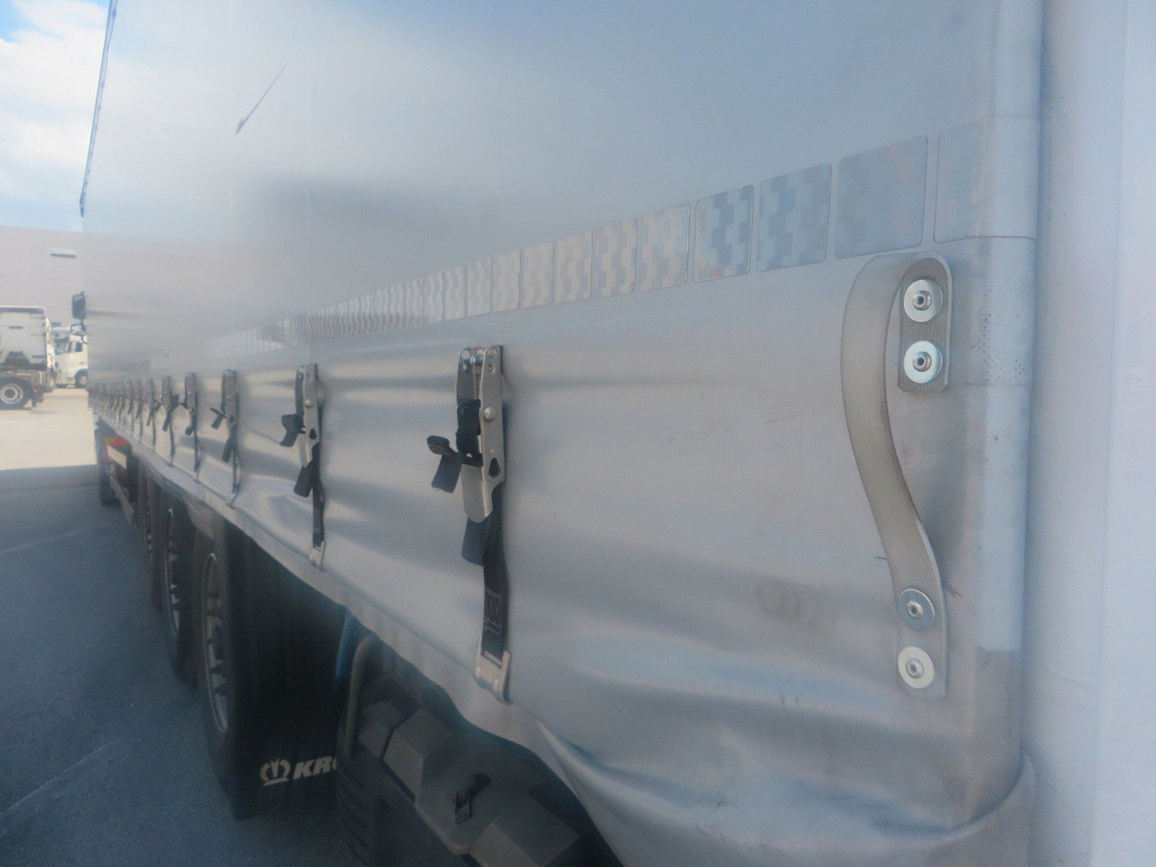 Krone TILT SEMITRAILER 2015 - Poluprikolica s ceradom: slika Krone TILT SEMITRAILER 2015 - Poluprikolica s ceradom Krone TILT SEMITRAILER 2015 - Poluprikolica s ceradom: slika Krone TILT SEMITRAILER 2015 - Poluprikolica s ceradom