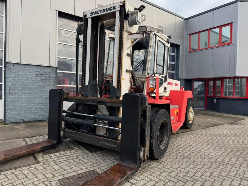 Svetruck 13,6- 1200 - Diesel viličar: slika Svetruck 13,6- 1200 - Diesel viličar Svetruck 13,6- 1200 - Diesel viličar: slika Svetruck 13,6- 1200 - Diesel viličar