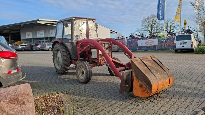Case IH 633 Frontlader mit Dunggabel und Schaufel - Traktor: slika Case IH 633 Frontlader mit Dunggabel und Schaufel - Traktor Case IH 633 Frontlader mit Dunggabel und Schaufel - Traktor: slika Case IH 633 Frontlader mit Dunggabel und Schaufel - Traktor