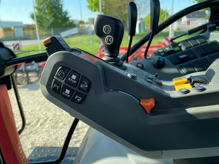 Claas Arion 510 - Traktor: slika Claas Arion 510 - Traktor Claas Arion 510 - Traktor: slika Claas Arion 510 - Traktor