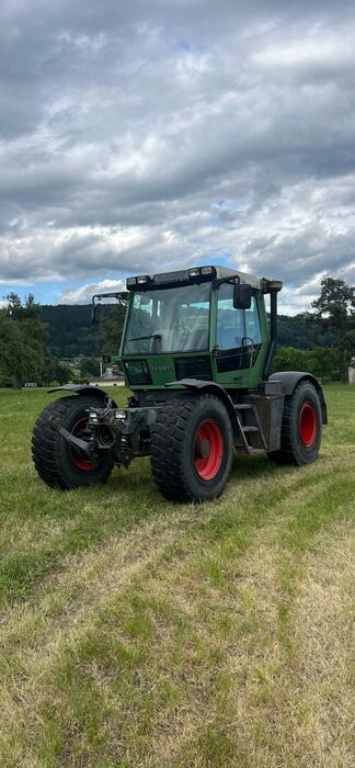Fendt Xylon - Traktor: slika Fendt Xylon - Traktor Fendt Xylon - Traktor: slika Fendt Xylon - Traktor