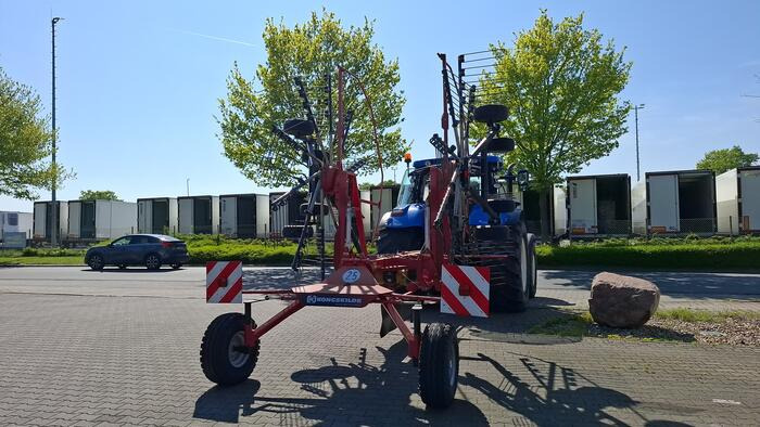 Kongskilde R655 ASL - Prevrtač sijena/ Grabulje: slika Kongskilde R655 ASL - Prevrtač sijena/ Grabulje Kongskilde R655 ASL - Prevrtač sijena/ Grabulje: slika Kongskilde R655 ASL - Prevrtač sijena/ Grabulje