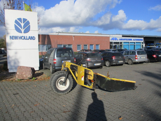 New Holland 300 F Zusatzfahrwerk - Silažni kombajn: slika New Holland 300 F Zusatzfahrwerk - Silažni kombajn New Holland 300 F Zusatzfahrwerk - Silažni kombajn: slika New Holland 300 F Zusatzfahrwerk - Silažni kombajn