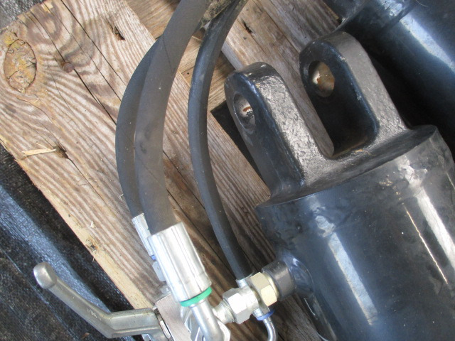 New Holland 84408341 Hydraulikzylinder - Kvadratna balirka: slika New Holland 84408341 Hydraulikzylinder - Kvadratna balirka New Holland 84408341 Hydraulikzylinder - Kvadratna balirka: slika New Holland 84408341 Hydraulikzylinder - Kvadratna balirka