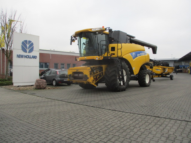 New Holland CR 9060 Elevation - Kombajn za žetvu: slika New Holland CR 9060 Elevation - Kombajn za žetvu New Holland CR 9060 Elevation - Kombajn za žetvu: slika New Holland CR 9060 Elevation - Kombajn za žetvu