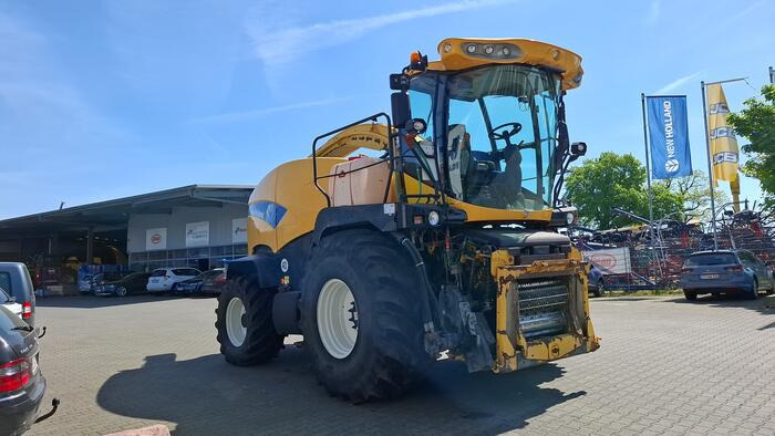 New Holland FR 9060 - Silažni kombajn: slika New Holland FR 9060 - Silažni kombajn New Holland FR 9060 - Silažni kombajn: slika New Holland FR 9060 - Silažni kombajn