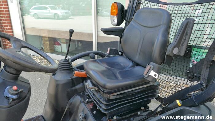Yanmar SA 221 B - Traktor: slika Yanmar SA 221 B - Traktor Yanmar SA 221 B - Traktor: slika Yanmar SA 221 B - Traktor