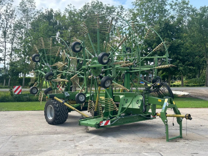 Krone Krone swadro 1400 Plus Zwadhark 4 rotor hark - Prevrtač sijena/ Grabulje: slika Krone Krone swadro 1400 Plus Zwadhark 4 rotor hark - Prevrtač sijena/ Grabulje Krone Krone swadro 1400 Plus Zwadhark 4 rotor hark - Prevrtač sijena/ Grabulje: slika Krone Krone swadro 1400 Plus Zwadhark 4 rotor hark - Prevrtač sijena/ Grabulje