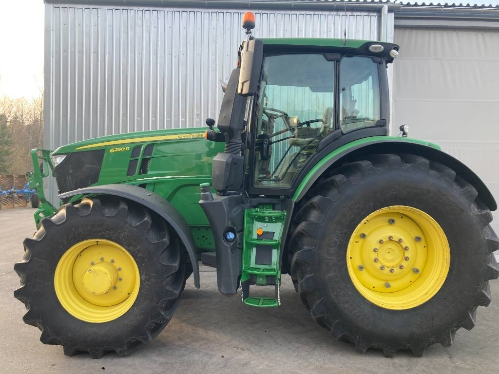 John Deere 6250 R - Traktor: slika John Deere 6250 R - Traktor John Deere 6250 R - Traktor: slika John Deere 6250 R - Traktor