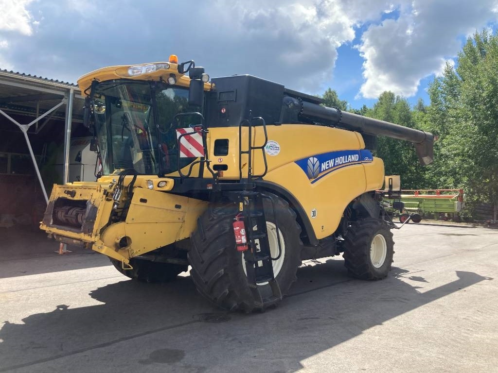 New Holland CR 9090 - Kombajn za žetvu: slika New Holland CR 9090 - Kombajn za žetvu New Holland CR 9090 - Kombajn za žetvu: slika New Holland CR 9090 - Kombajn za žetvu