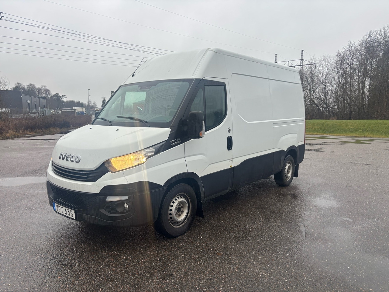 Skåpbil Iveco Daily 35S12 -2018 - Furgon: slika Skåpbil Iveco Daily 35S12 -2018 - Furgon Skåpbil Iveco Daily 35S12 -2018 - Furgon: slika Skåpbil Iveco Daily 35S12 -2018 - Furgon