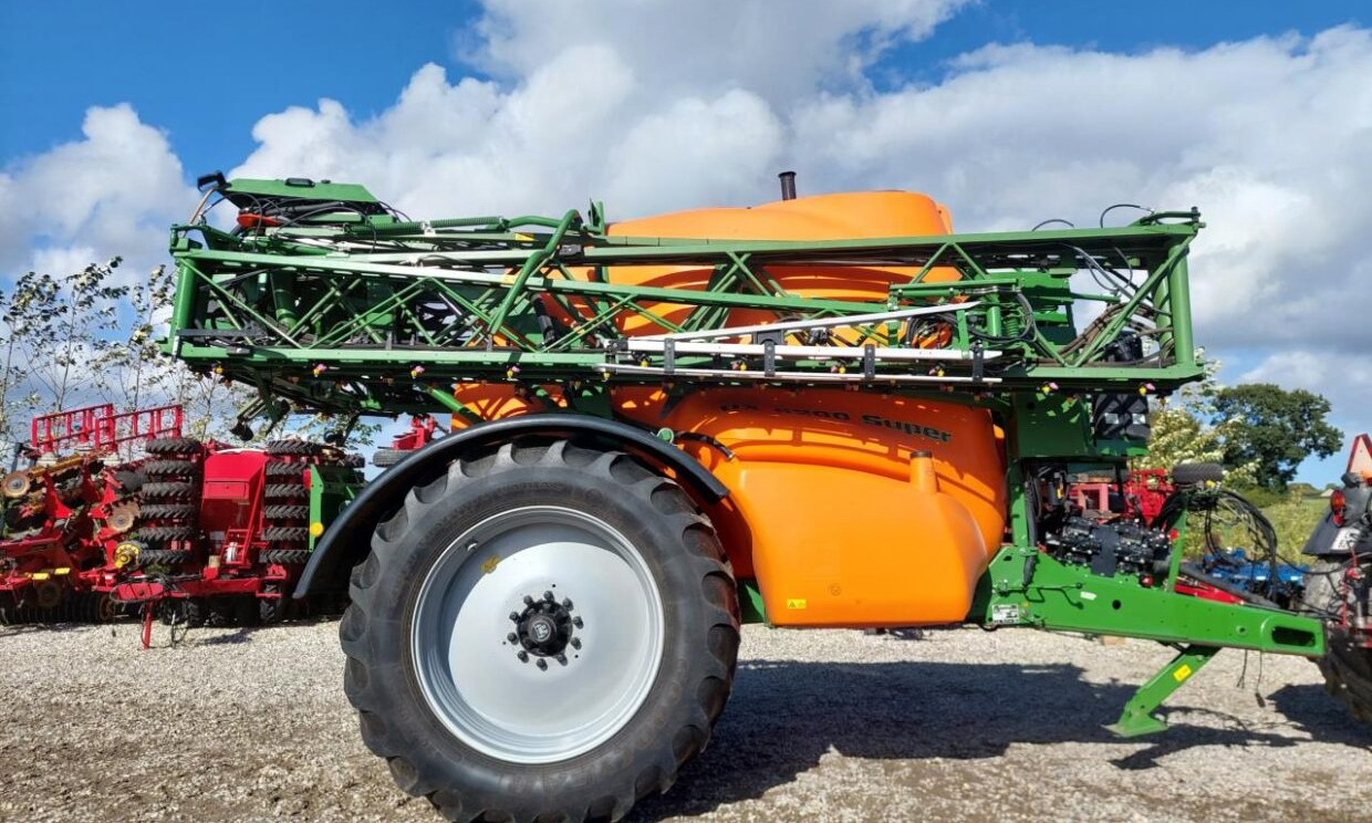 Amazone UX 6200 Super 36-24m med GPS - Vučena prskalica: slika Amazone UX 6200 Super 36-24m med GPS - Vučena prskalica Amazone UX 6200 Super 36-24m med GPS - Vučena prskalica: slika Amazone UX 6200 Super 36-24m med GPS - Vučena prskalica