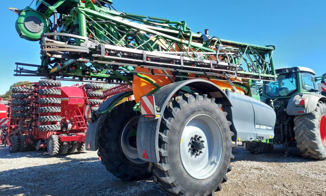 Amazone UX 6201 Super - 24-30-36m - Vučena prskalica: slika Amazone UX 6201 Super - 24-30-36m - Vučena prskalica Amazone UX 6201 Super - 24-30-36m - Vučena prskalica: slika Amazone UX 6201 Super - 24-30-36m - Vučena prskalica